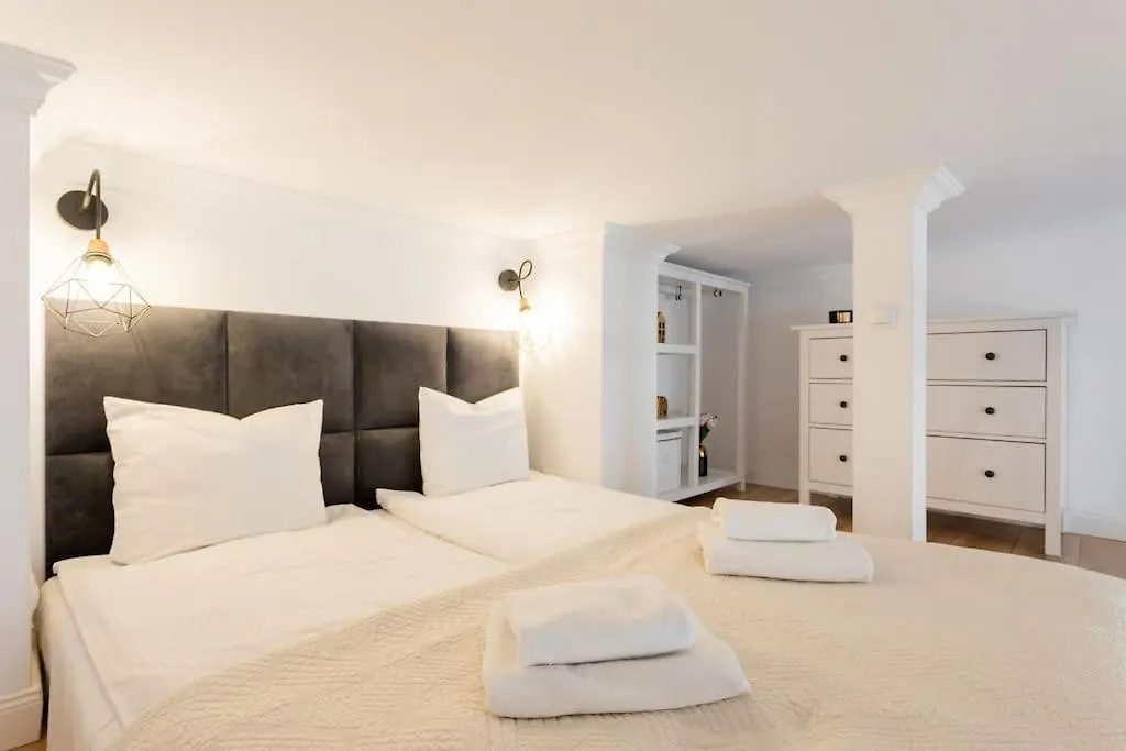 Urban Chic - City Center - Studio Apartment - Zlota Warsaw 0*,  Poland